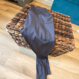 90 Degree Capri Pocket Leggings M
